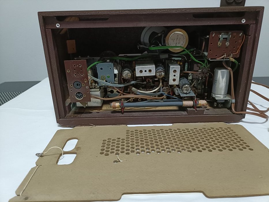 Radio pe lampi Loewe