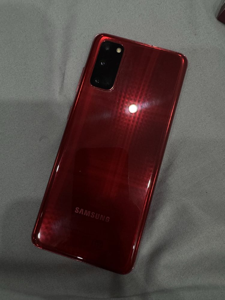 Продам Samsung S20
