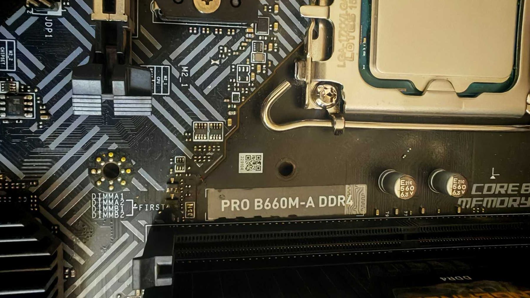 MSI PRO B660M-A DDR4 + INTEL i5-12400F, 6 Cores + 32GB 3200Mhz