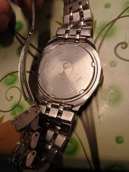 Ceasuri Seiko sq 100 si Swatch irony