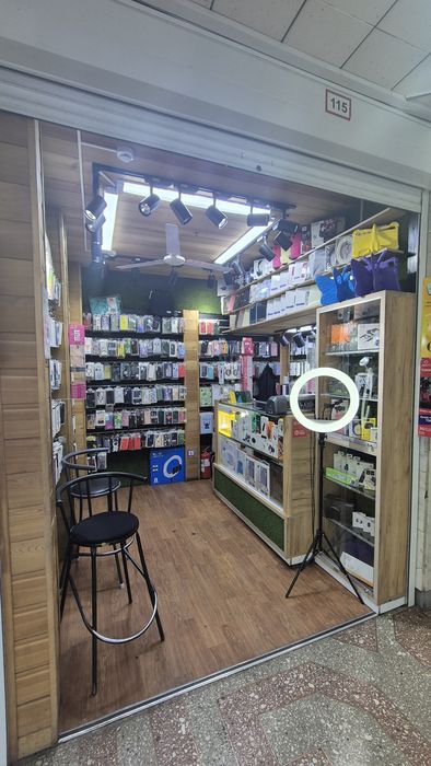 Ищу нового арендатора для бутика. Либо продаю только товар.