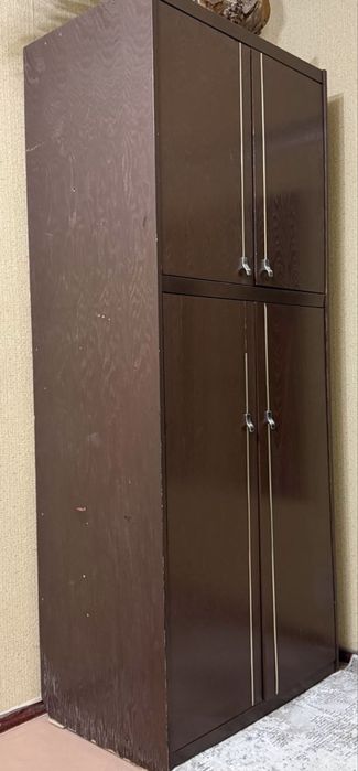 Бельевой и книжный шкафы