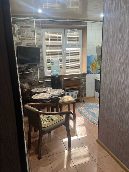 Продаётся своя квартира 2/5/5 13 кв Фархадский перекрёсток