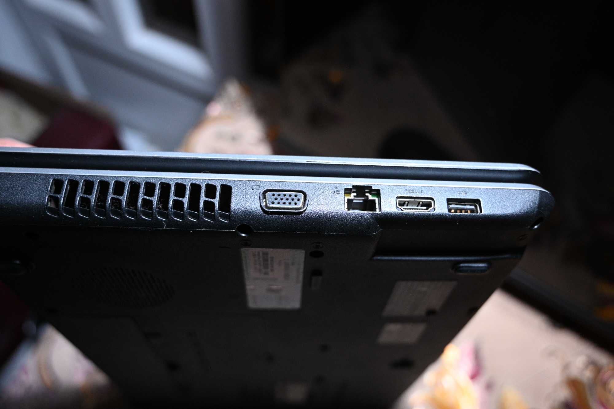 Laptop Tosiba model Satellite L450 D- Preț 250 lei ușor negociabil.