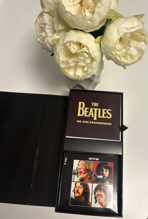 The Beatles cu 13 CD-uri