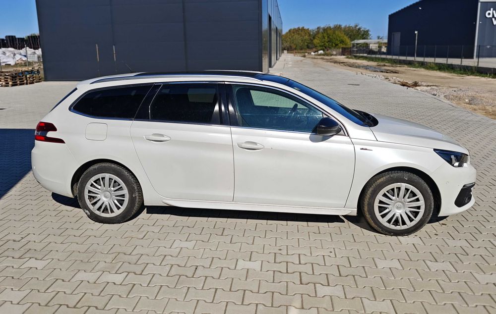 Peugeot 308 SW, 2018г. бензин 1.2, 130 к.с. GT-line, внос от Швейцария