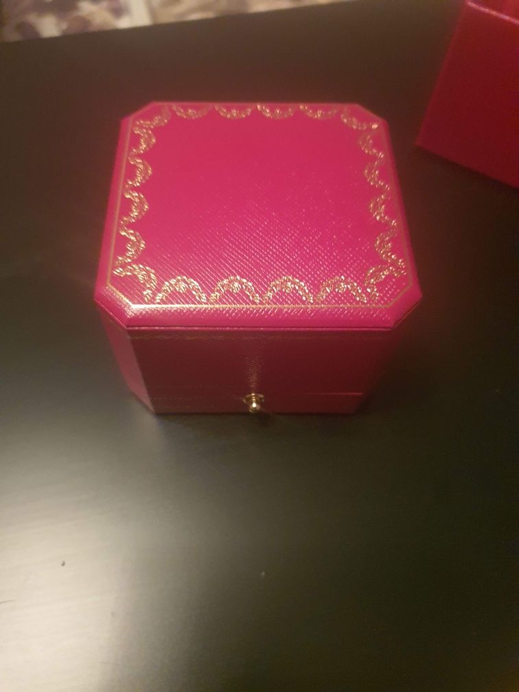 Кутия Cartier за пръстен