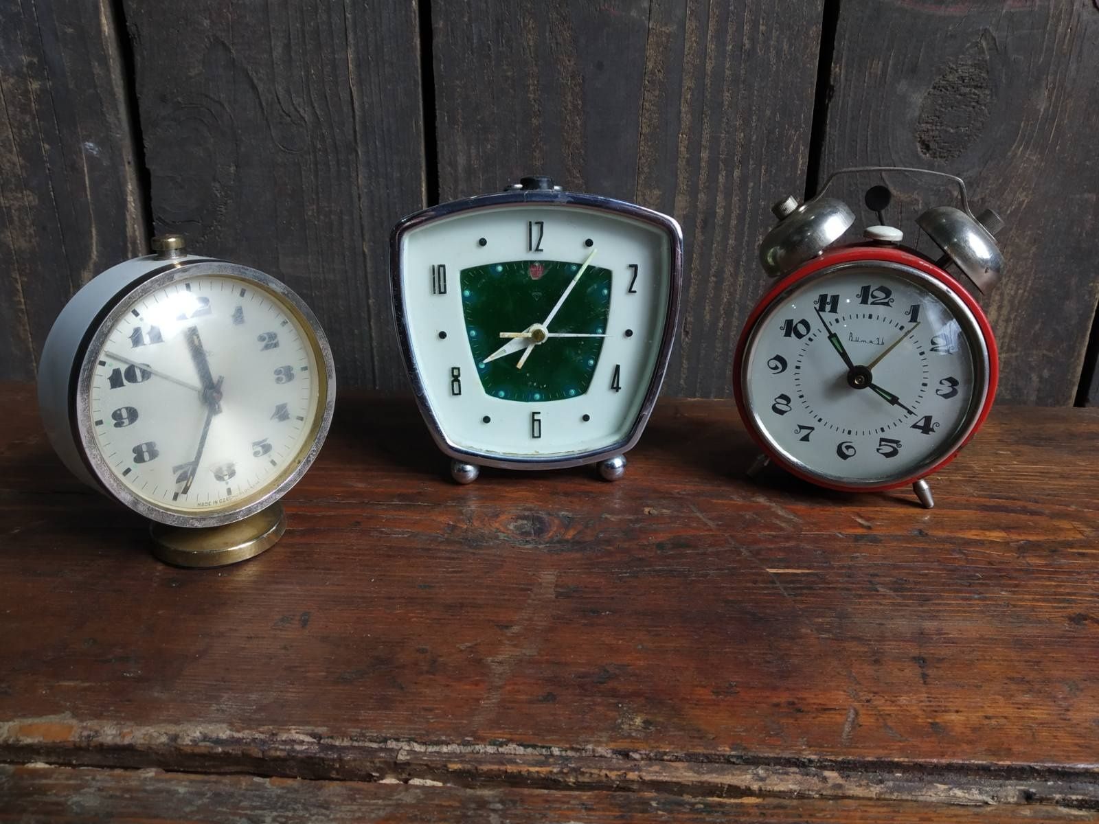 Лот стари неработещи Руски часовници будилници