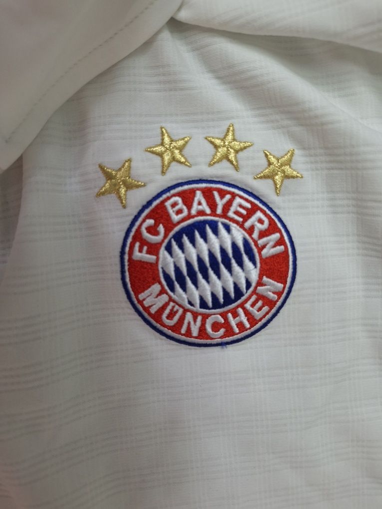 фенска тениска adidas на FC BAYERN MUNCHEN-нова,размер L