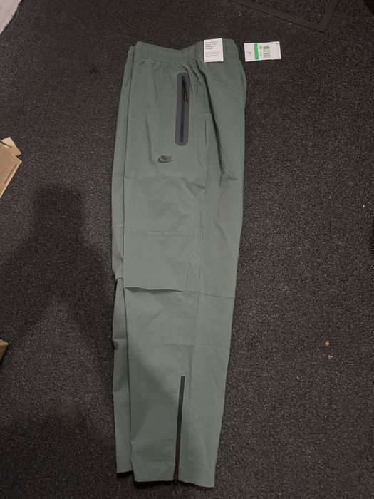 Pantaloni Nike  Tech