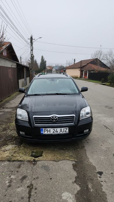 Vând toyota avensis