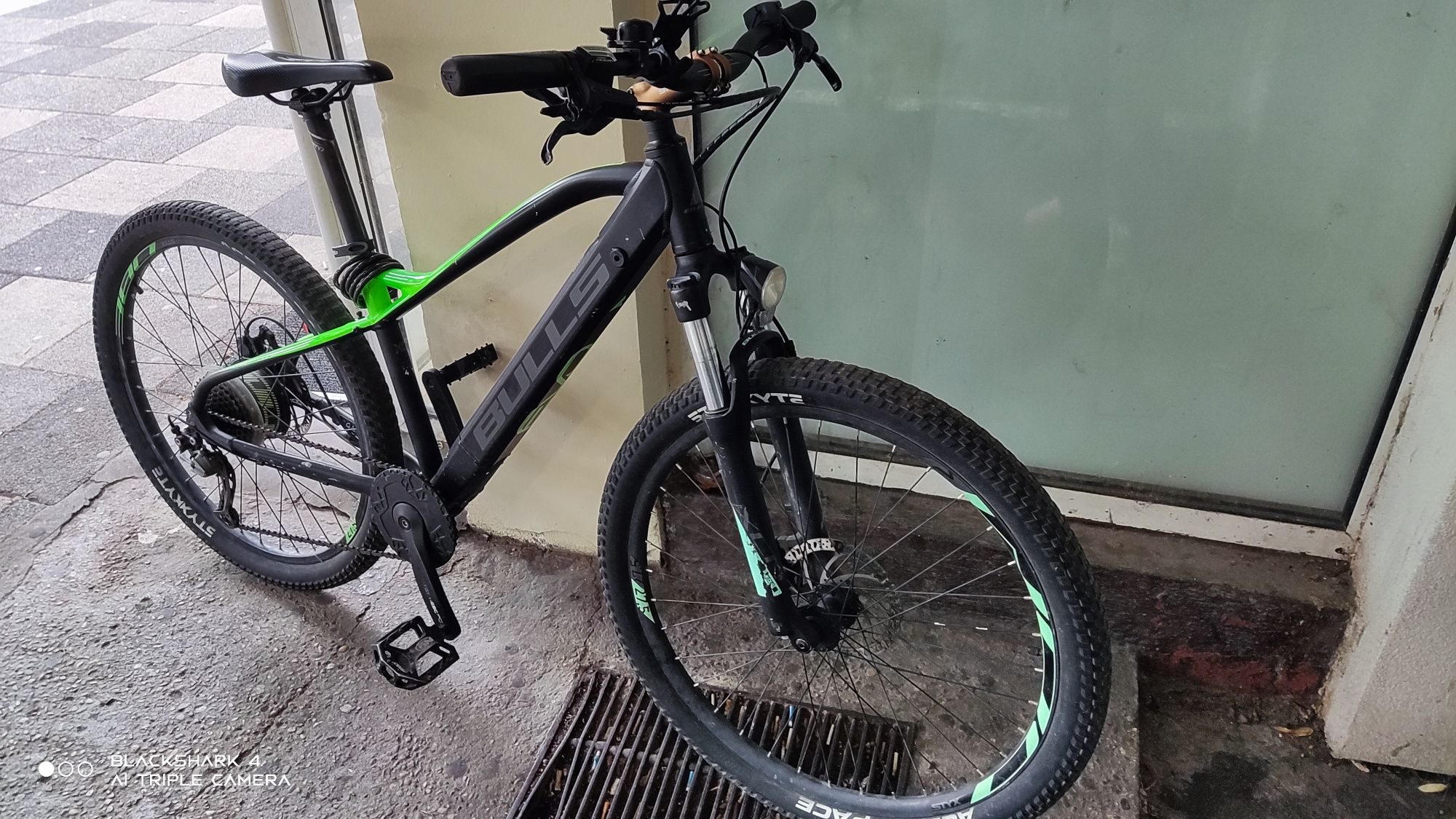 Vând bicicletă electrică+incarcator