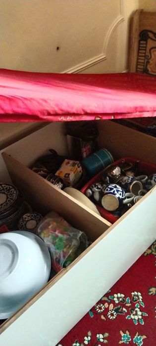 1kishilik Divan sotiladi