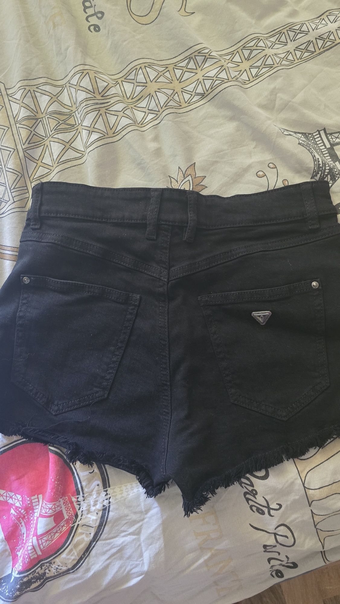 Къси панталони Guess