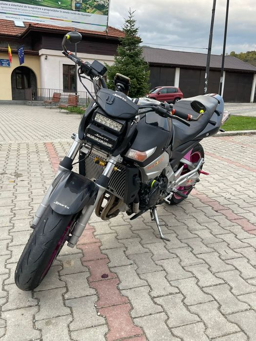 Vând motocicleta