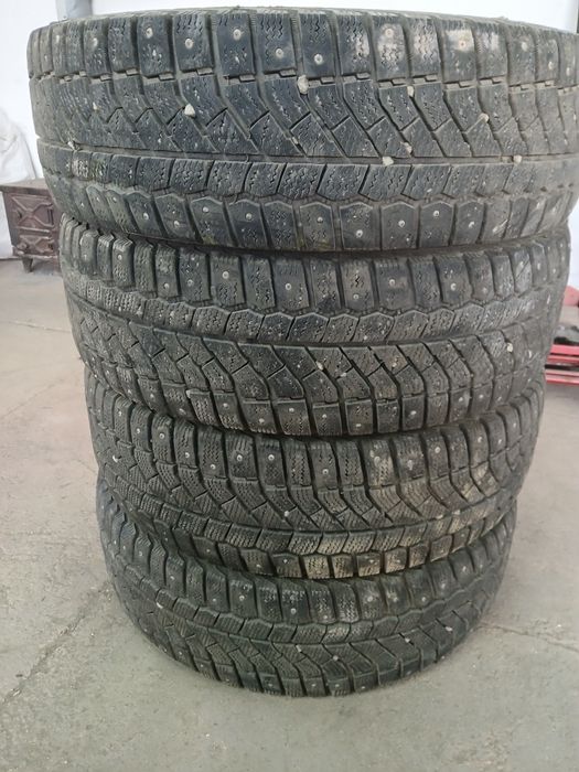 Продам комплект зимних шипованных колес