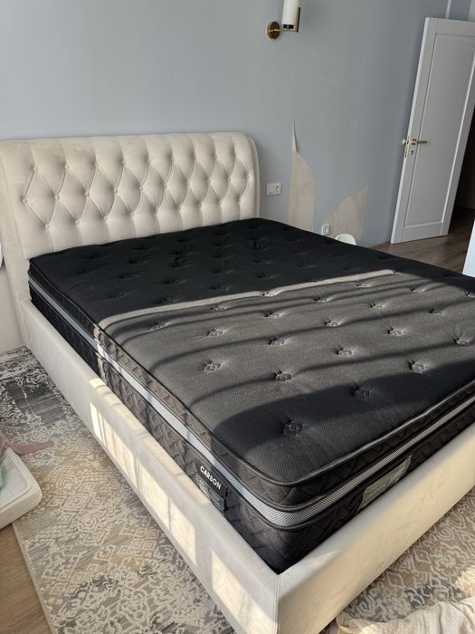 Продается кровать с матрасом в отличном состоянии