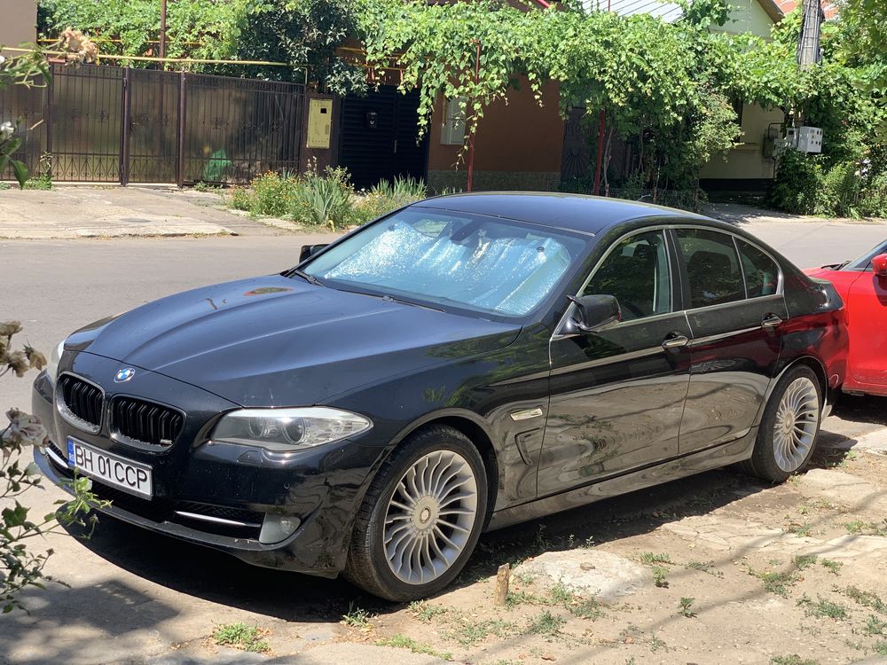 Vand Bmw f10 Bate motorul .