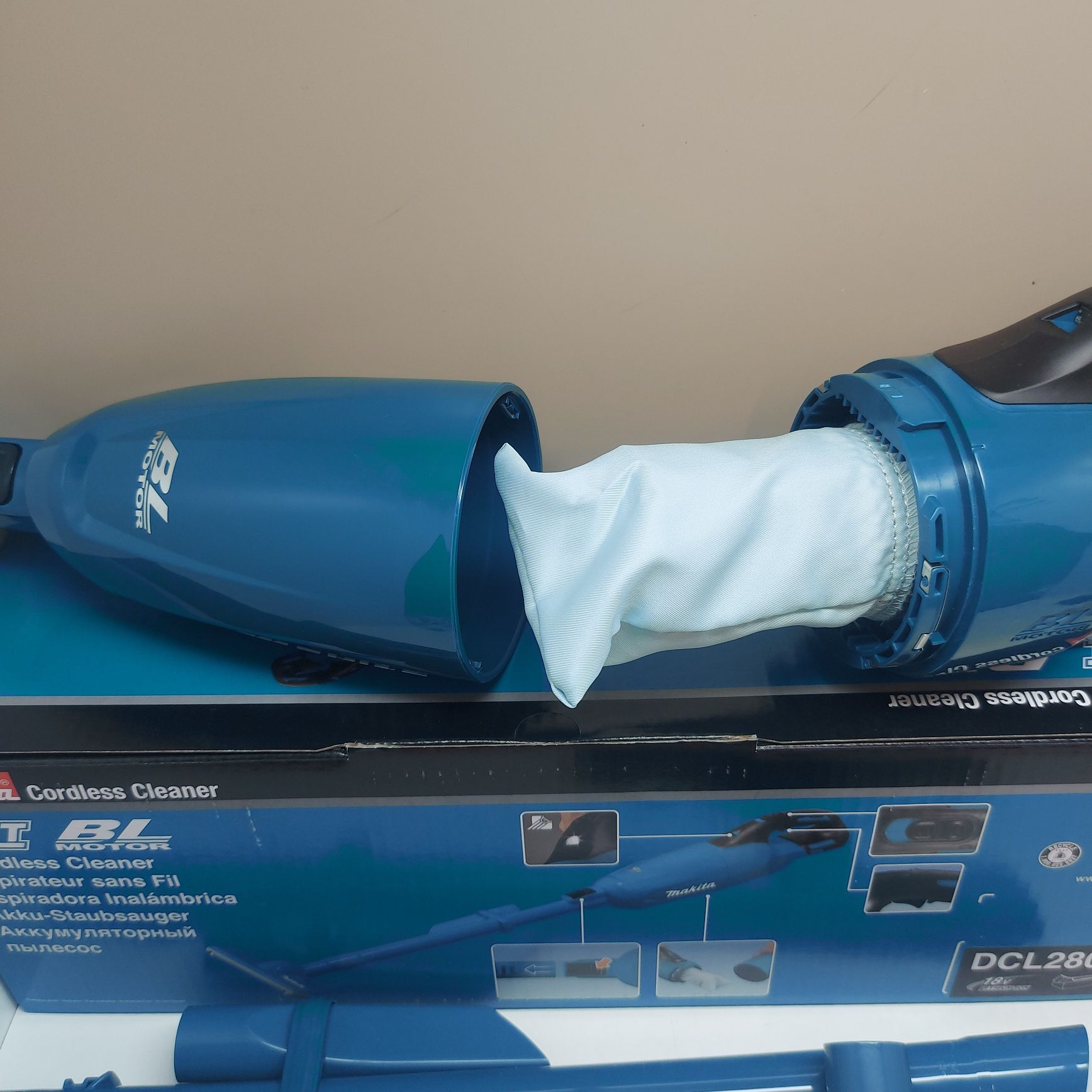 ПРОМОЦИЯ.Акумулаторна прахосмукачка Makita DCL280FZ