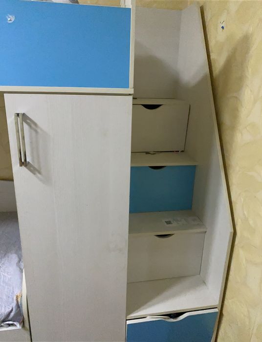 Продаю двухярусную кровать в отличном состояний