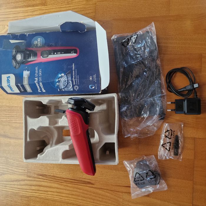 Aparat de ras Philips Shaver Seria 5000 S5583/38, barbierit Nou