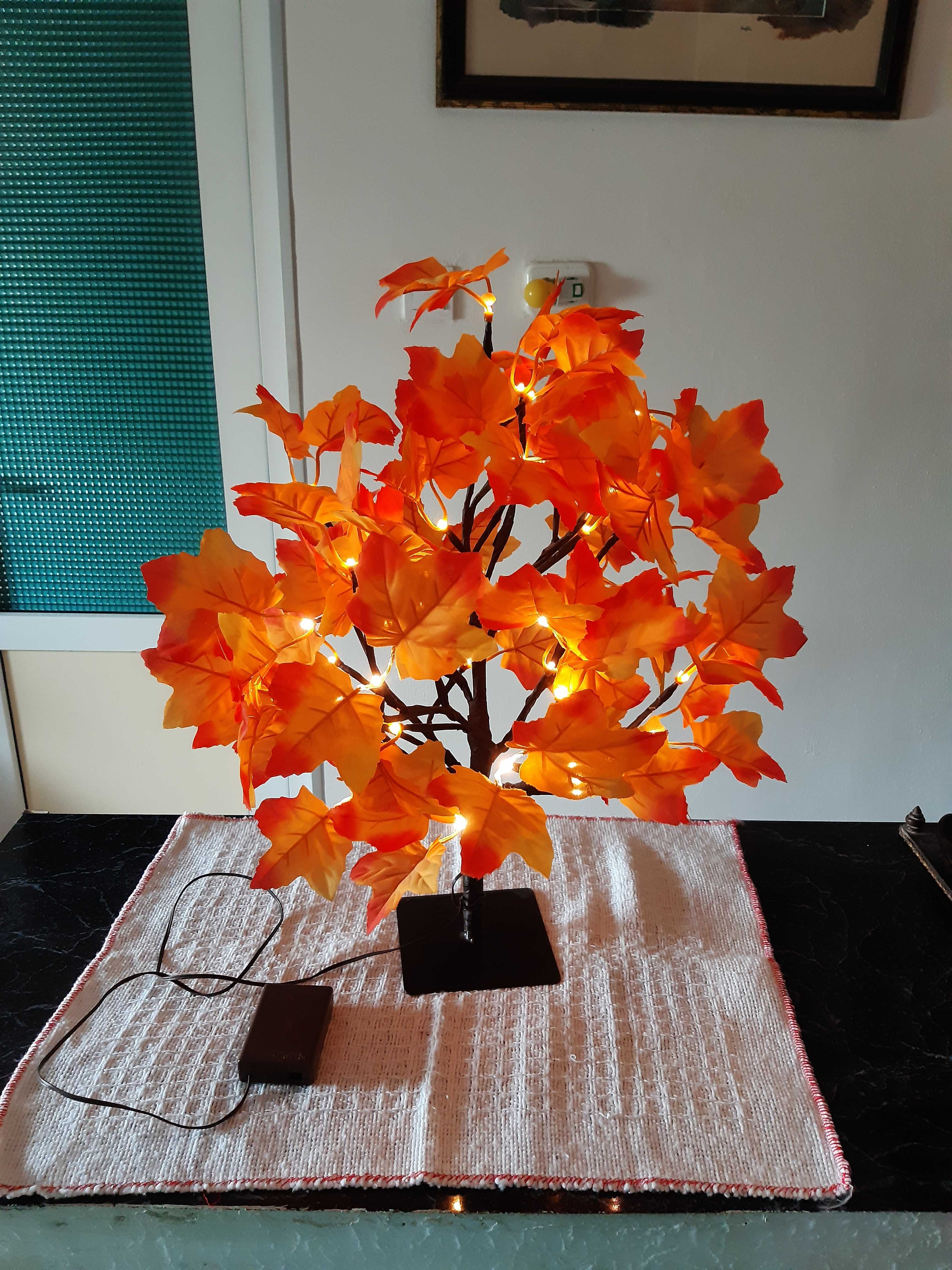 Veioza copac cu frunze, cu leduri, intrerupator cu baterie, inalt 52cm