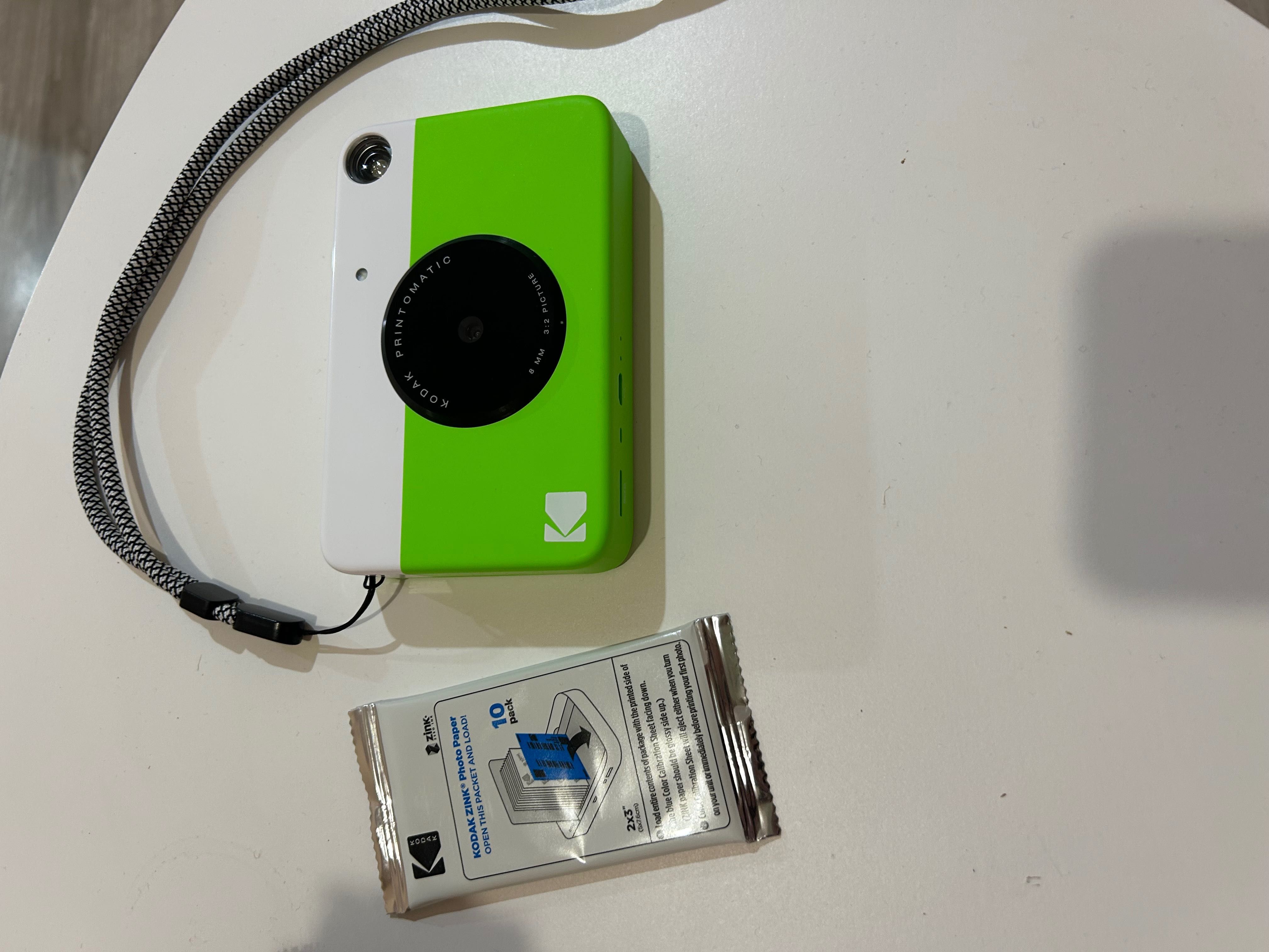 Фотоапарат за моментни снимки KODAK PRINTOMATIC ZINK GREEN + Гаранция