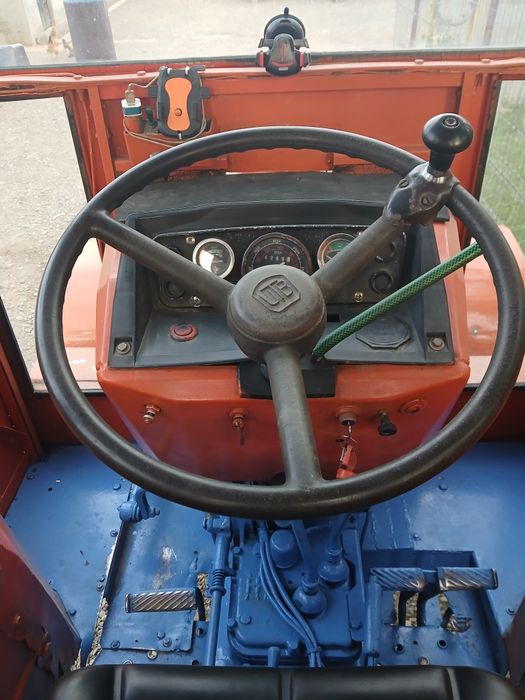 Tractor universal 550 600 640