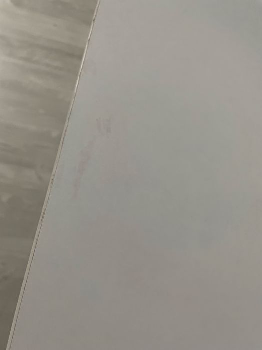 Vand birou cu mici defecte vizibile