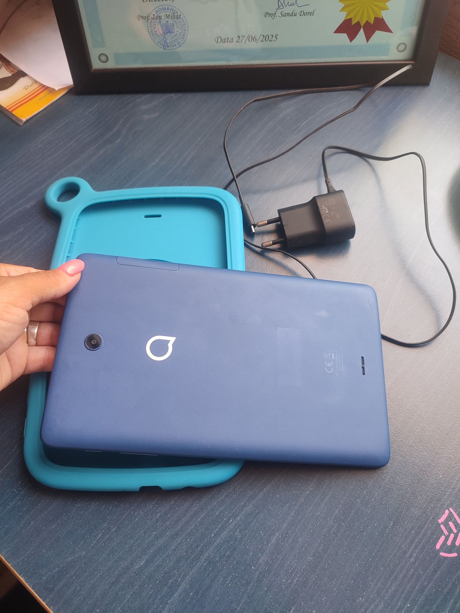 Tableta Alcatel cu husa