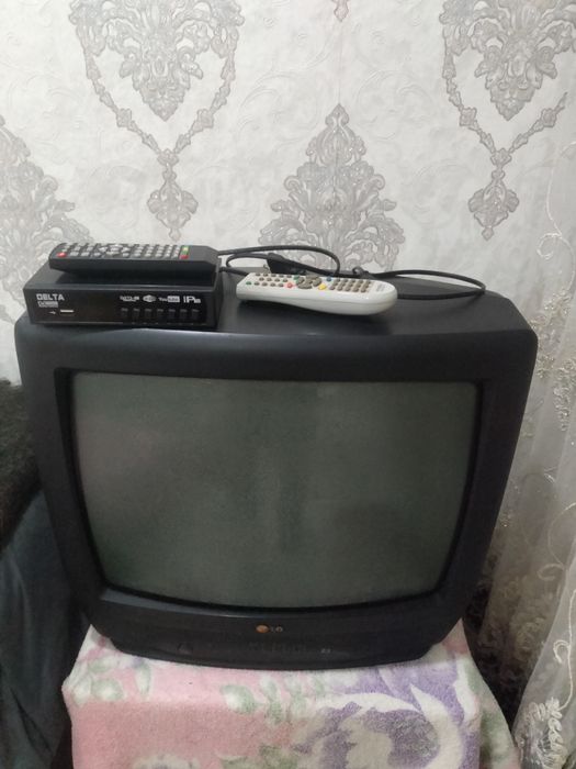 Продам телевизор в отличном состоянии с приставкой