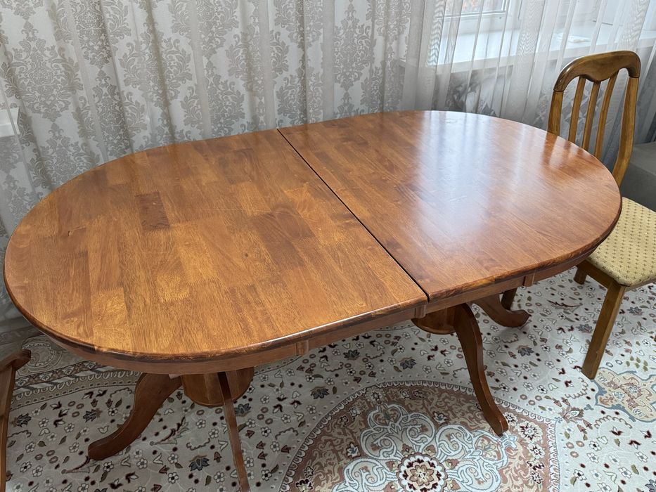 Стол со стульями