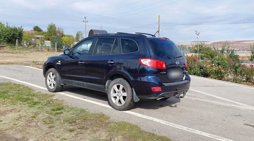 Vând Hyundai SantaFe 4x4 cu motorul 2.2 diesel de 150 cai- 7 locuri