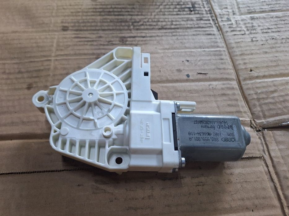 Motoras geam stanga fata AUDI A4 IV Avant 8K5, B8 2007 - 2015 8K0959801A