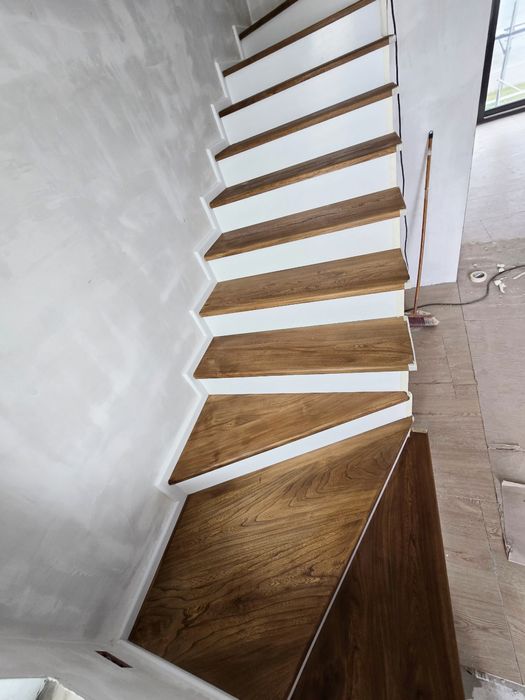 Scari din lemn masiv, Balustrade, Riflaje