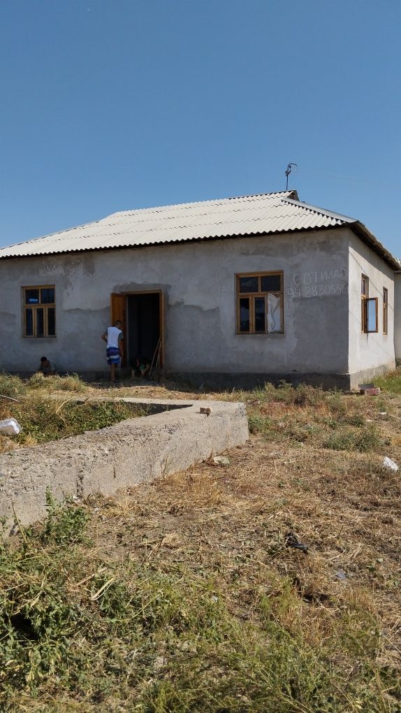 Чукурсойда гуломжон чойхона оркасида 4 хонали уй сотилади 7/5 сотх