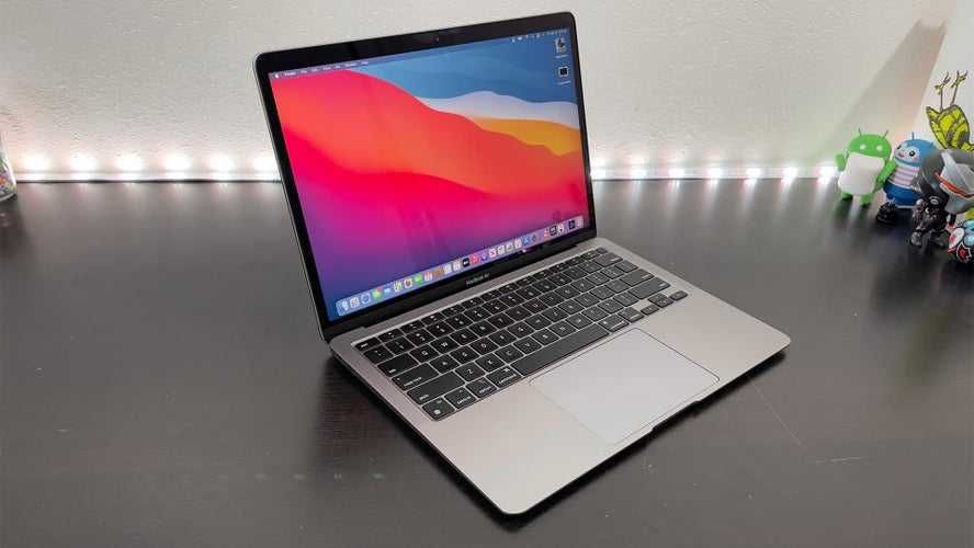 MacBook Air 13-inch (M1/8/256 Space Gray RUSSIAN) почти новый 3 цикла