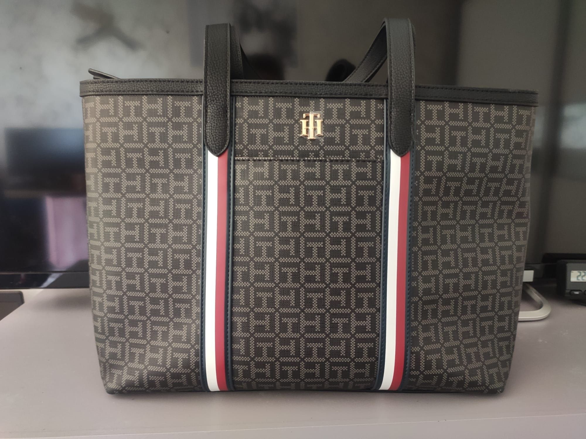 Geanta Tommy Hilfiger nouă