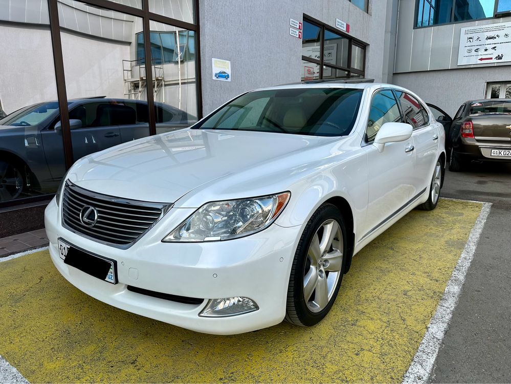 Продоется Lexus LS 460 long