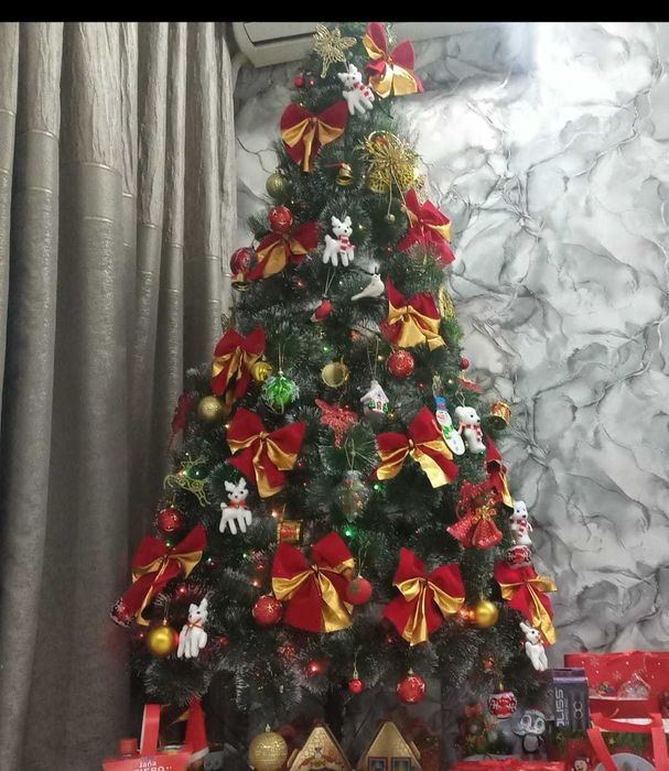 Продам елку в хорошем состоянии  высота 210