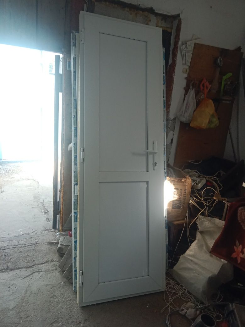 Продам дверь 2 метр х 85