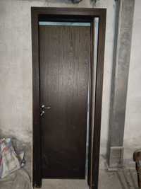 Интериорна врата с каса, первази и иноксови дръжки
