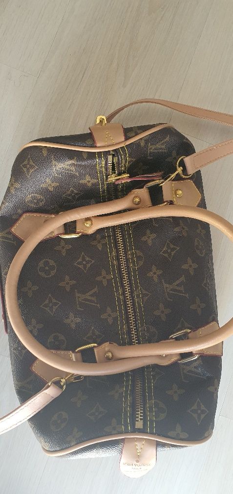 Vând geantă Louis Vuitton