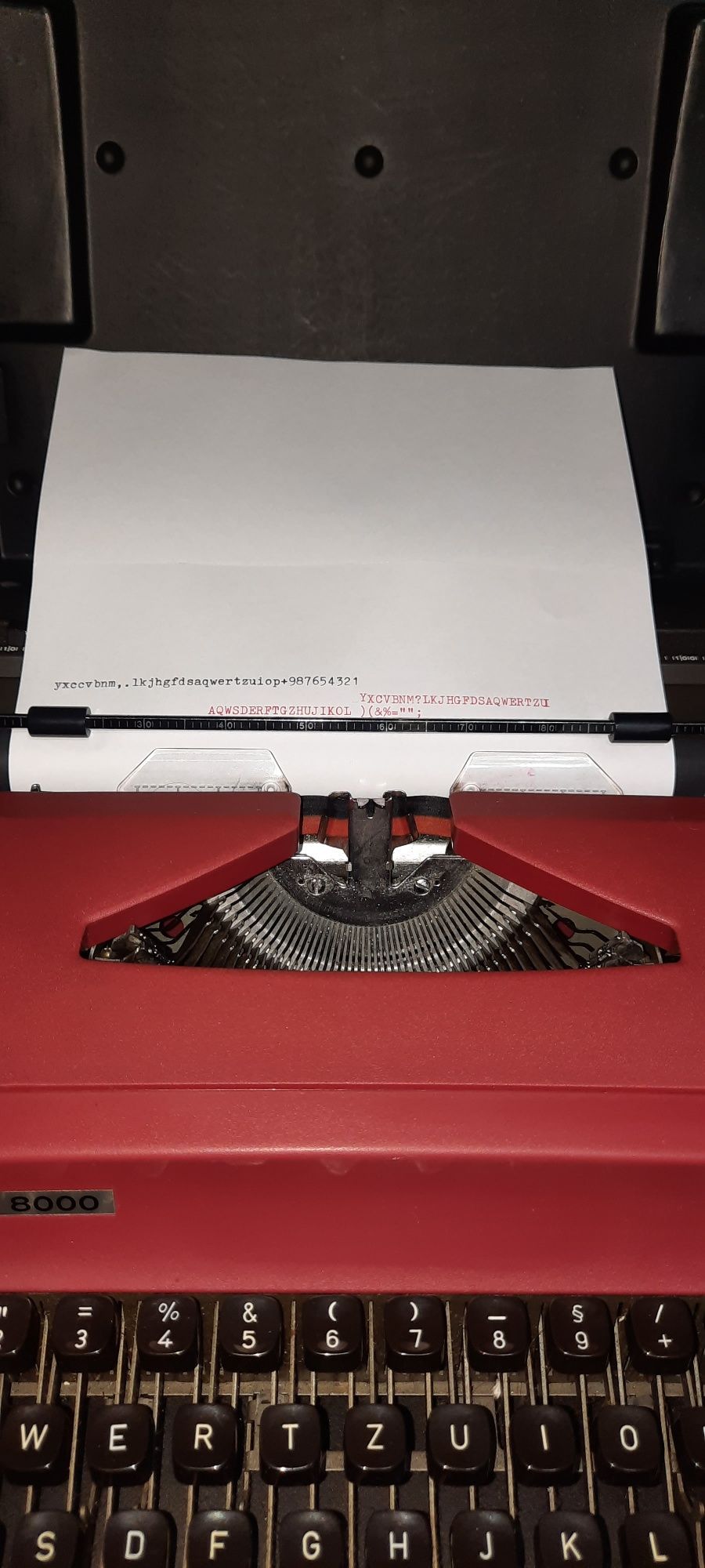 Mașină de scris Modell 8000 impecabilă