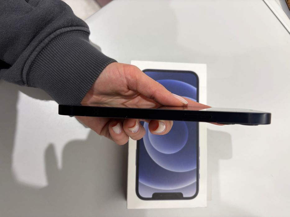 Iphone 12. 64 GB