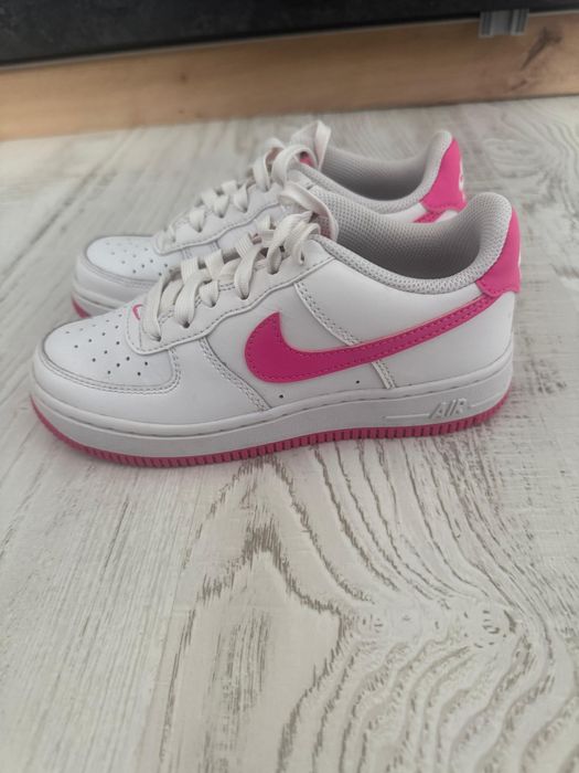 Adidasi fetita nike Air force 1 marimea 33