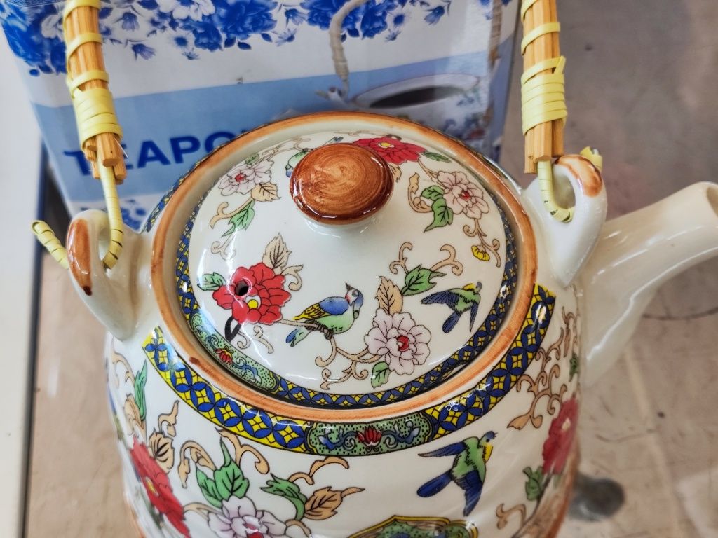 Нов порцеланов чайник с шест чашки