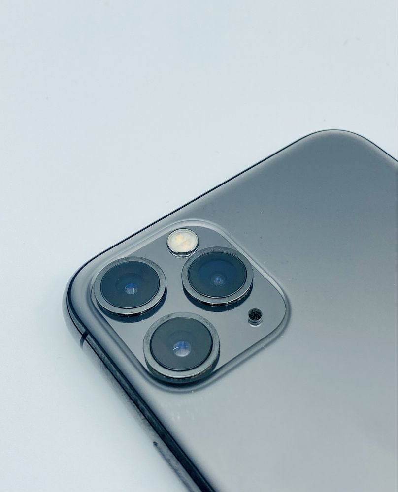 Magazin Vindem iPhone 11 Pro neverlocked!