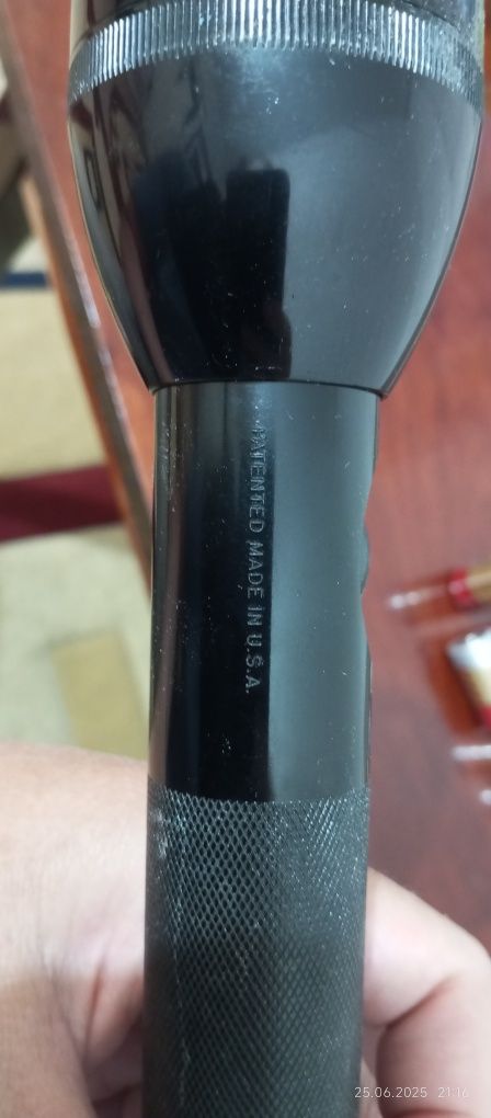 Фонарь Mag-lite .