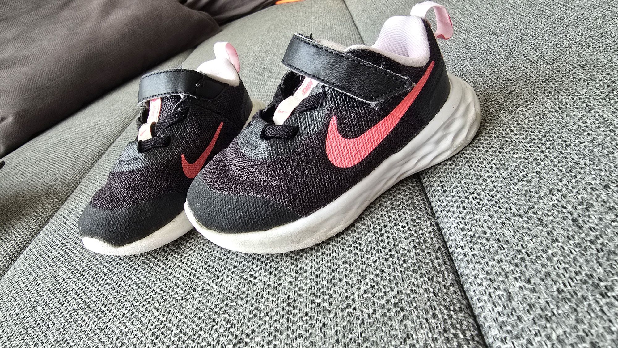 Маратонки Nike Revolution 6